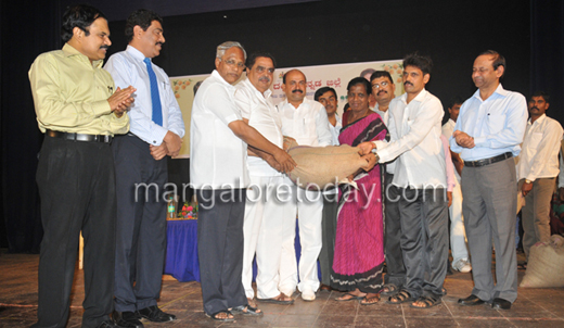 anna bhagya13jul10 4